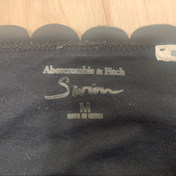 Abercrombie and Fitch Scalloped Bikini Bottom Size Medium - Picture 5 of 5